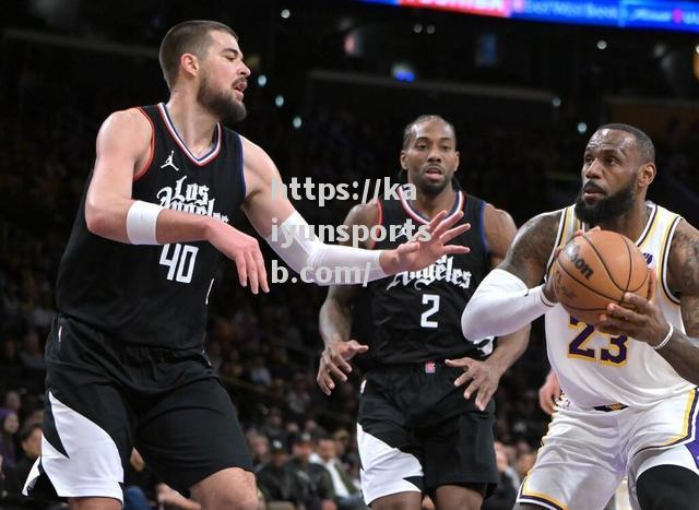 NBA常规赛战火再起，湖人力克快船取得胜利